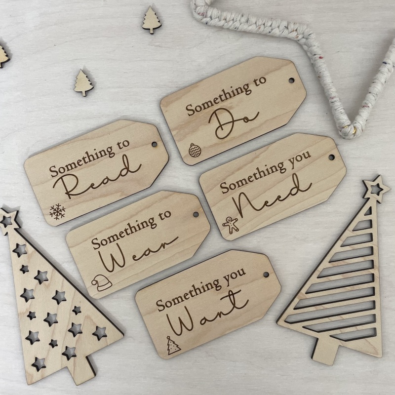 5 Gift Rule Gift Tags/Christmas Tags/Christmas Labels / Wooden Reusable Labels / - Stars - Red & White