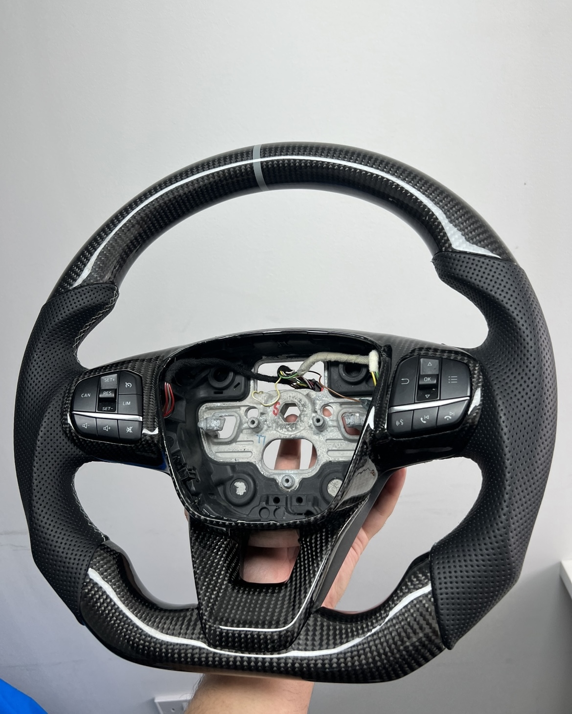 FORD CARBON STEERING WHEEL