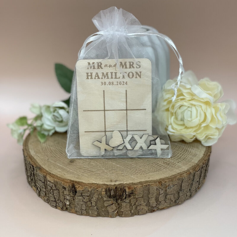 Personalised Wedding Favours / Wedding Games / Noughts and Crosses / Table Decoration / Gifts for Guests / Table Gift / Hearts & Kisses