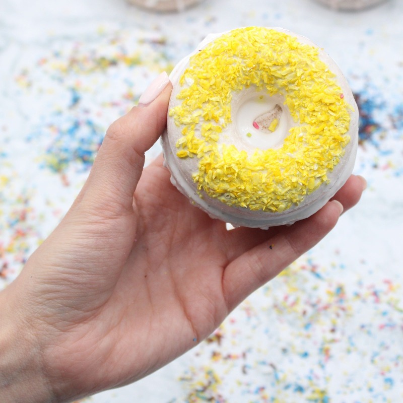 Cinnamon & Vanilla Donut Bath Bomb