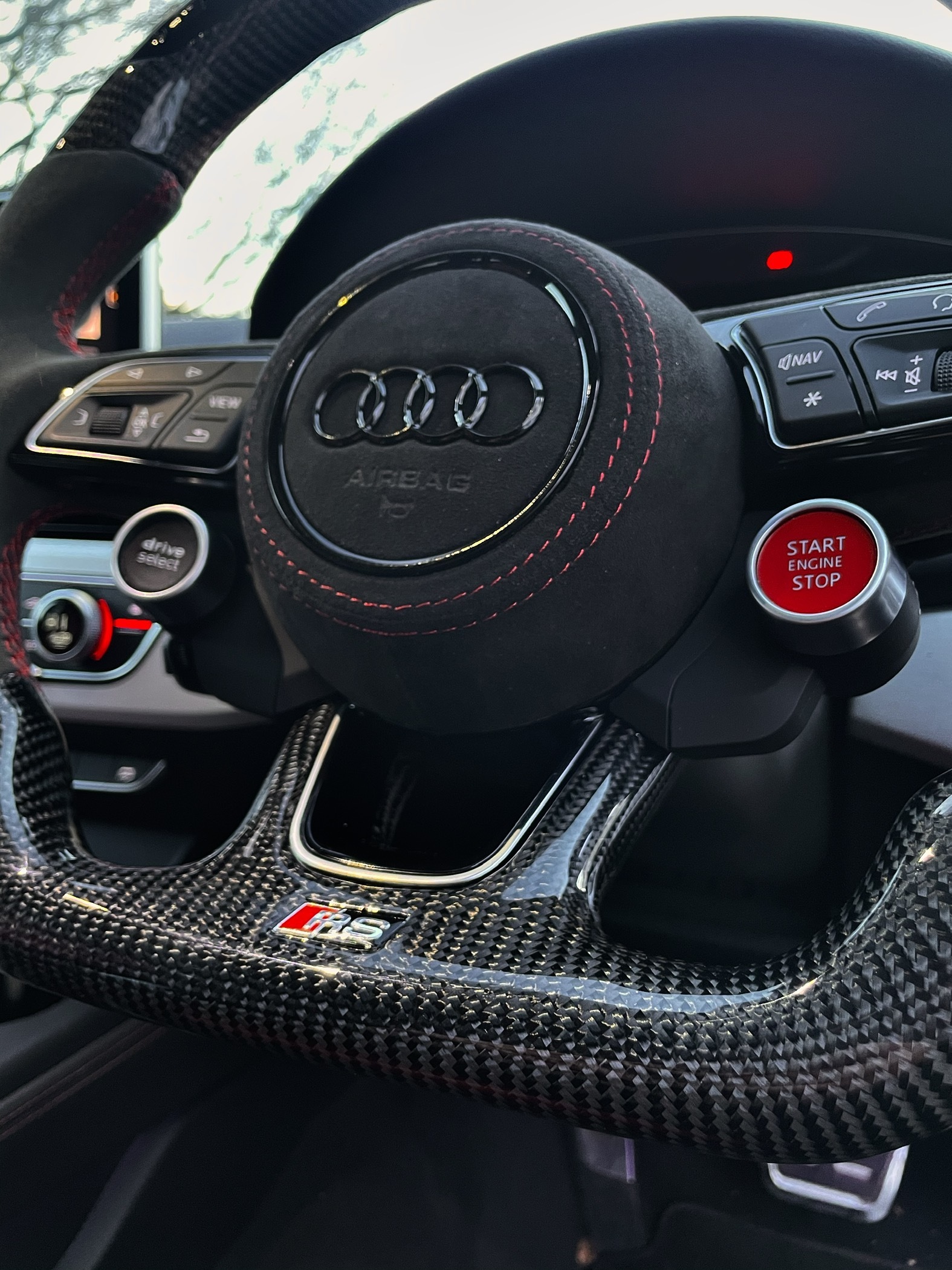 AUDI B9 8V FACELIFT FLAT BOTTOM CARBON CUSTOM STEERING WHEEL