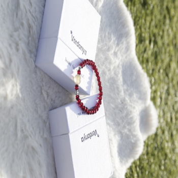 Crimson Prosperity Braclet