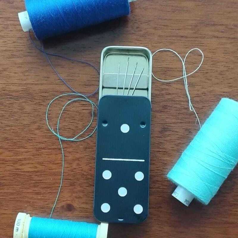 Domino Magnetic Needle Travel Tin | Magnetic Needle Case - Black Six | Three