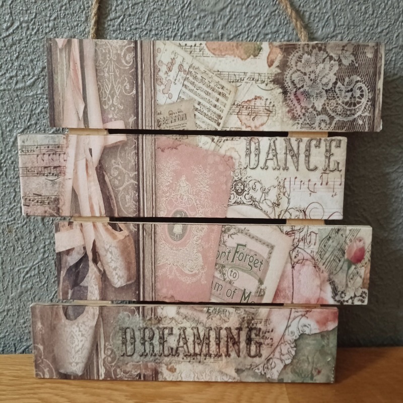 Wooden Plaque Hanging Pictures - Alice in Wonderland