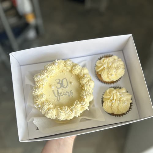 Bento cake and x2 Cupcakes