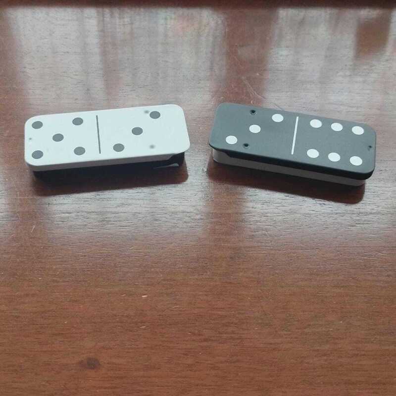 Domino Magnetic Needle Travel Tin | Magnetic Needle Case - Black Six | Three