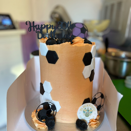 *NEW+IMPROVED DESIGN* Football Mad Cake