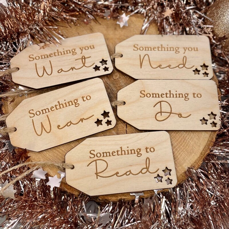 5 Gift Rule Gift Tags/Christmas Tags/Christmas Labels / Wooden Reusable Labels / - Stars - Red & White