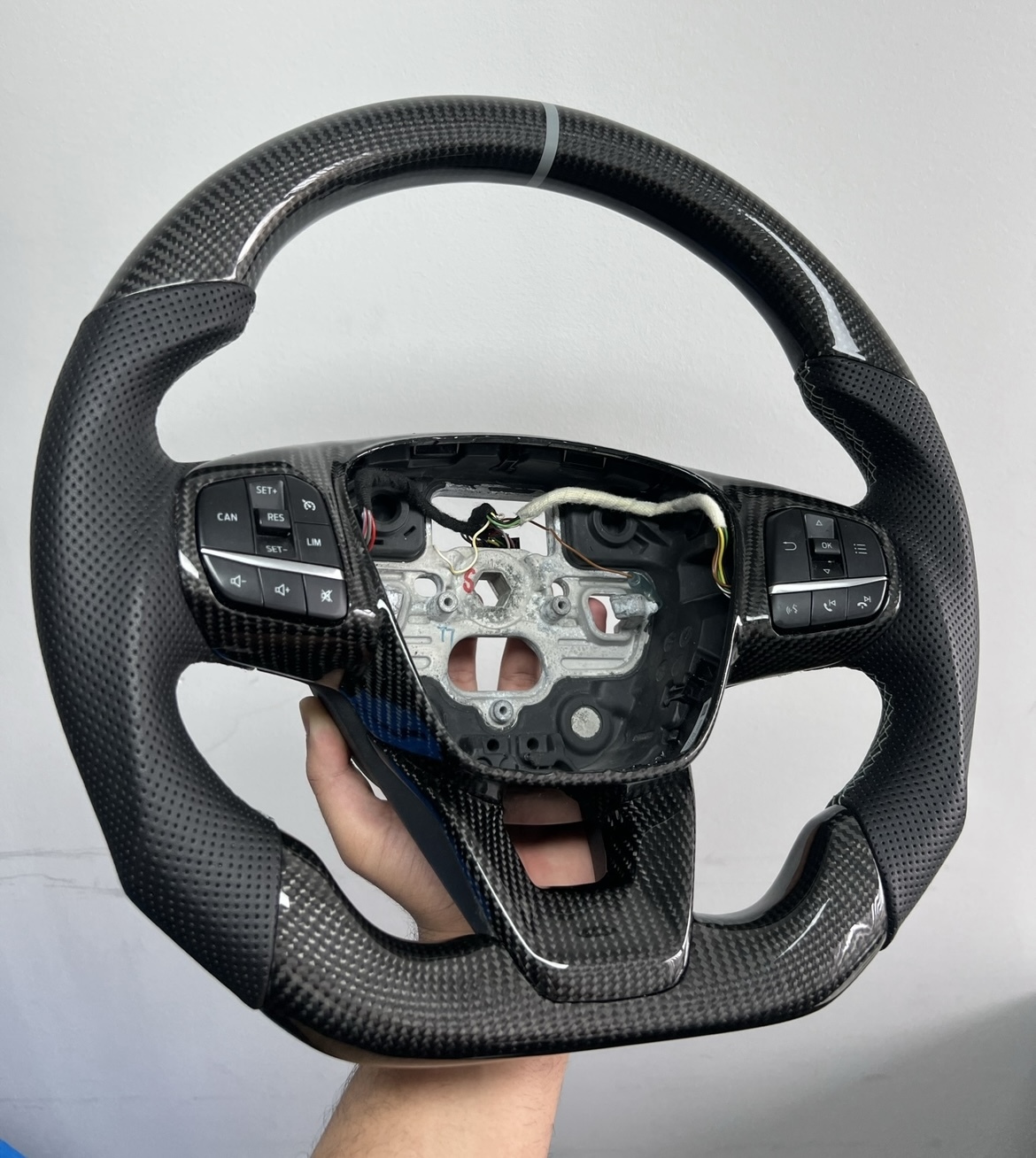 FORD CARBON STEERING WHEEL