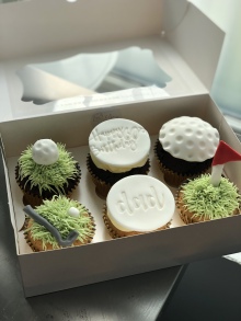 Golf themed cupcakes