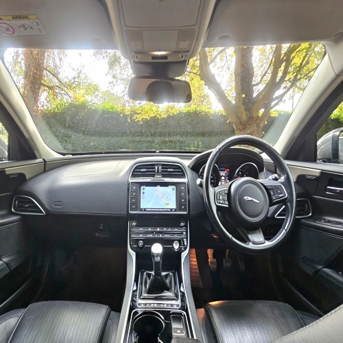 Jaguar XE 2015 (65)