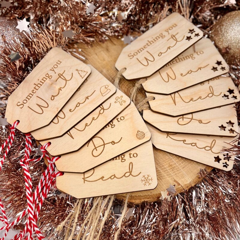 5 Gift Rule Gift Tags/Christmas Tags/Christmas Labels / Wooden Reusable Labels / - Stars - Red & White