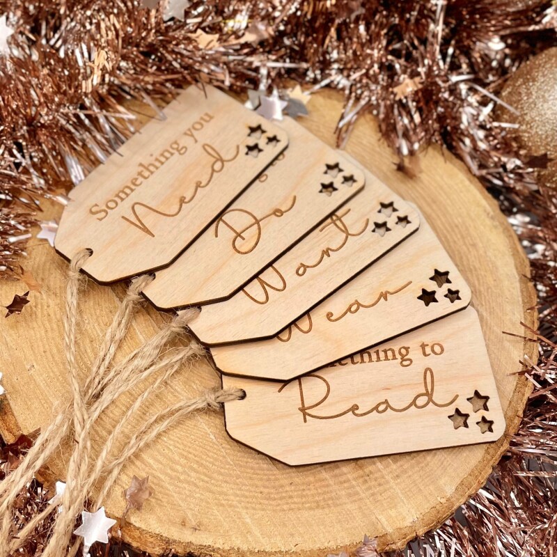 5 Gift Rule Gift Tags/Christmas Tags/Christmas Labels / Wooden Reusable Labels / - Stars - Red & White