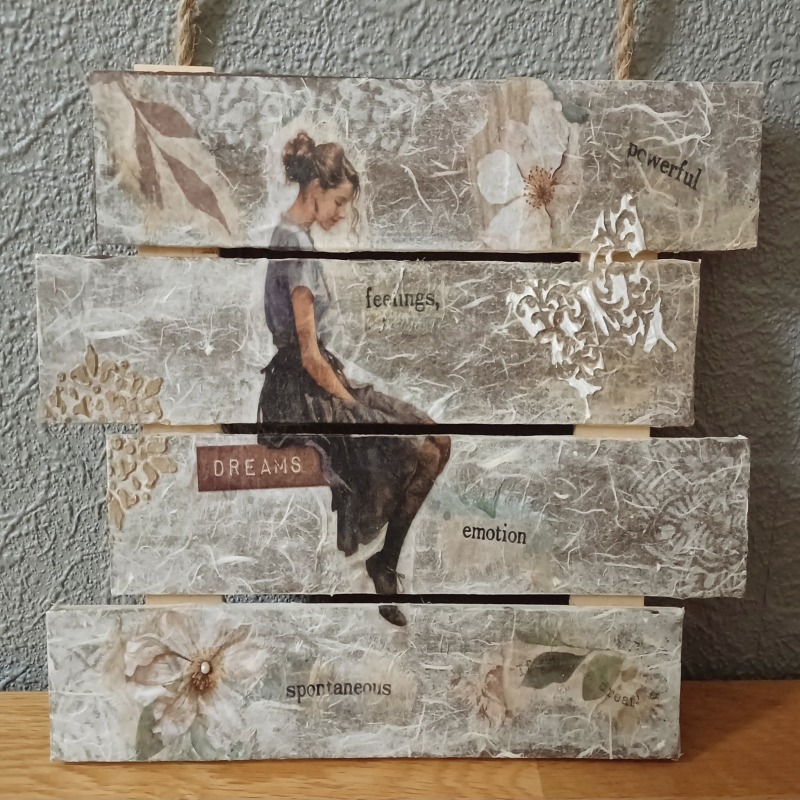 Wooden Plaque Hanging Pictures - Alice in Wonderland