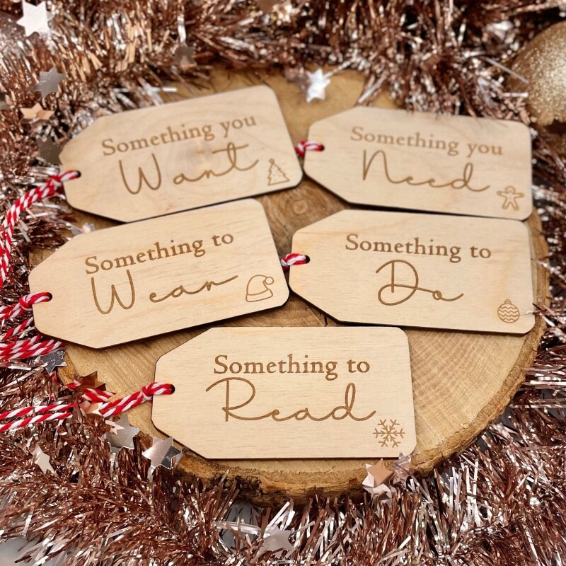 5 Gift Rule Gift Tags/Christmas Tags/Christmas Labels / Wooden Reusable Labels / - Stars - Red & White