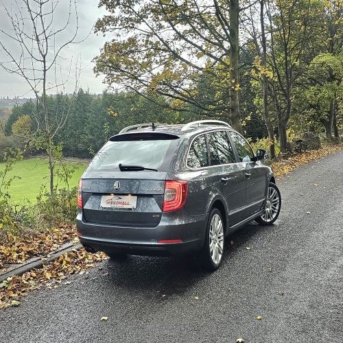 Skoda Superb 2014 (64)